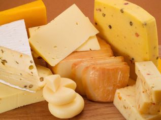 Реализация сыра на территории РФ является законным только при имении соответствующего сертификата.