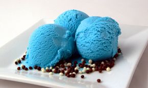 Голубое мороженое. Стоит ли его бояться?